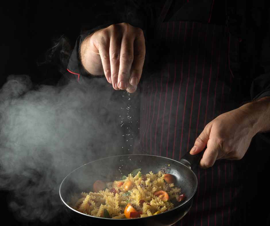 Cucinare a casa per ridurre l'apporto di sodio dei nostri piatti