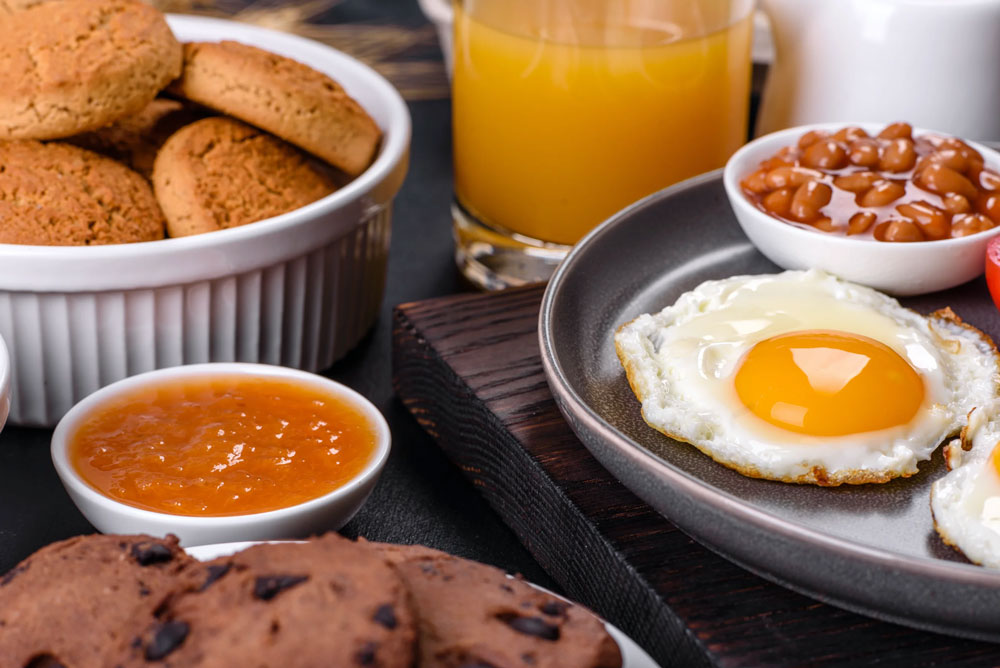 Colazione Dolce o Salata? Confronto, Benefici e Idee per Iniziare la Giornata con Energia